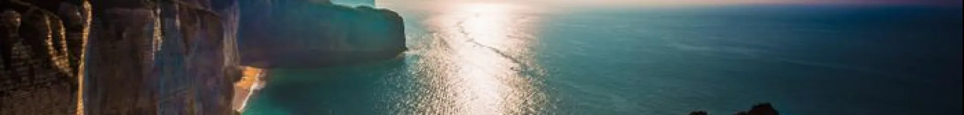 coucher de soleil sur falaises