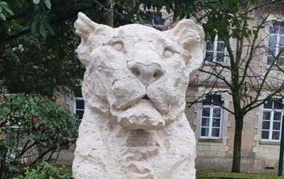 Sculpture "la lionne" offerte par l'association les lapidiales